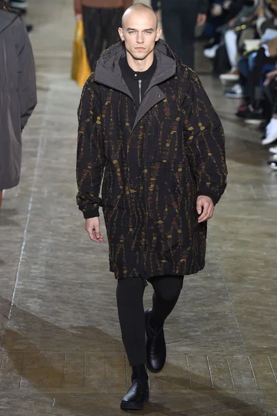 Look 12
